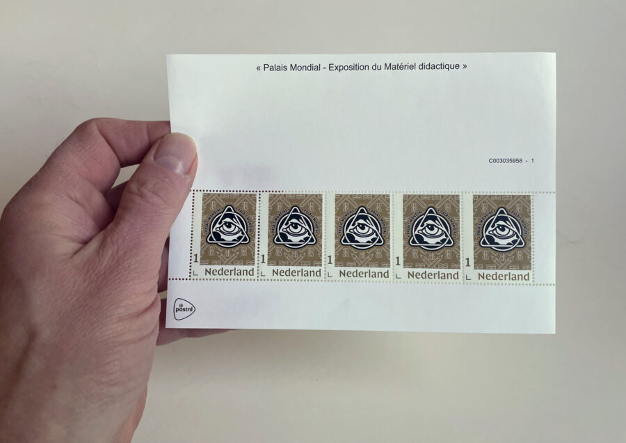 Officiële potzegels met eigen ontwerp.