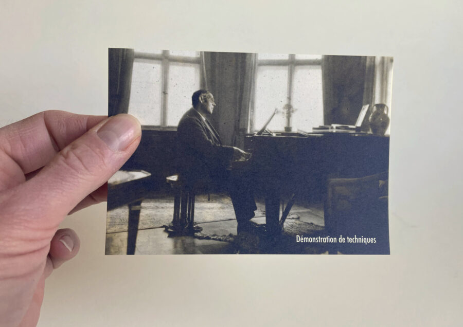 Fotomontage, print op karton.