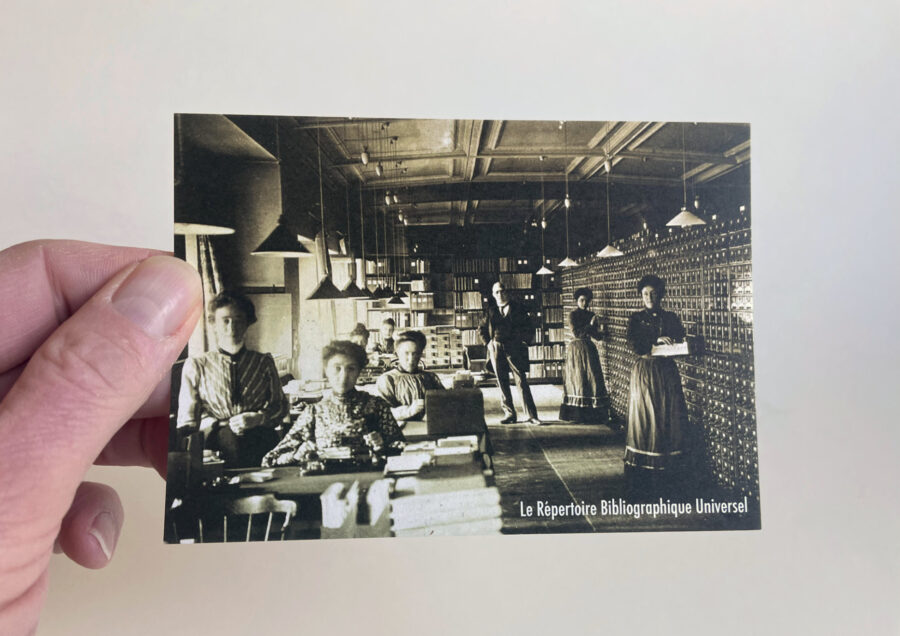 Fotomontage, print op karton.