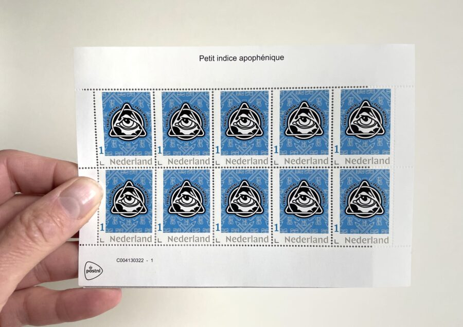 Officiële potzegels met eigen ontwerp.